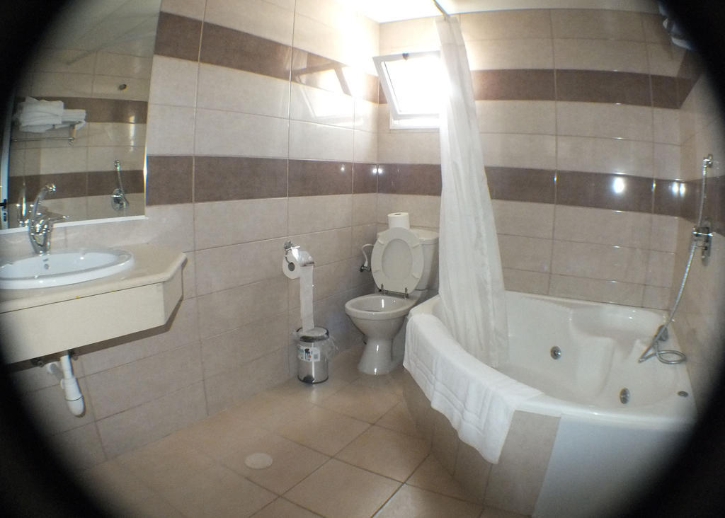 Sea Hotel And Restaurant ナハリヤ 部屋 写真